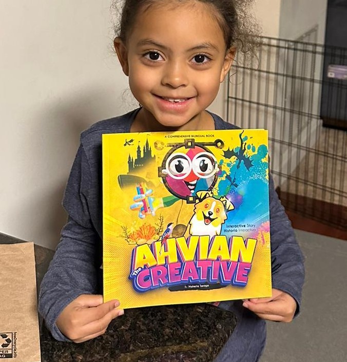 Children-reading-Ahvian-the-creative