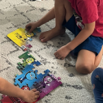 siblings-playing games-feelings-puzzles